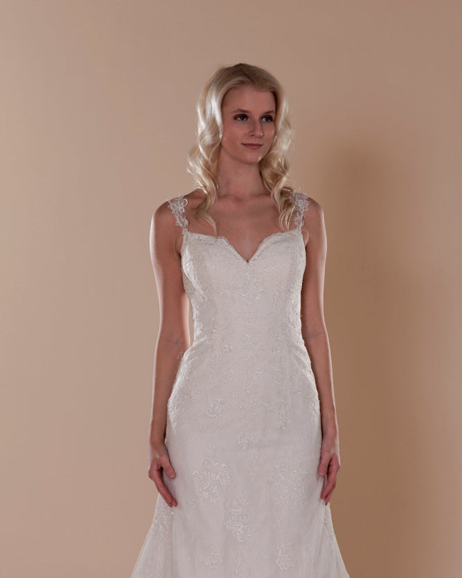 Wedding Gown Fit & Flare Moloty A189