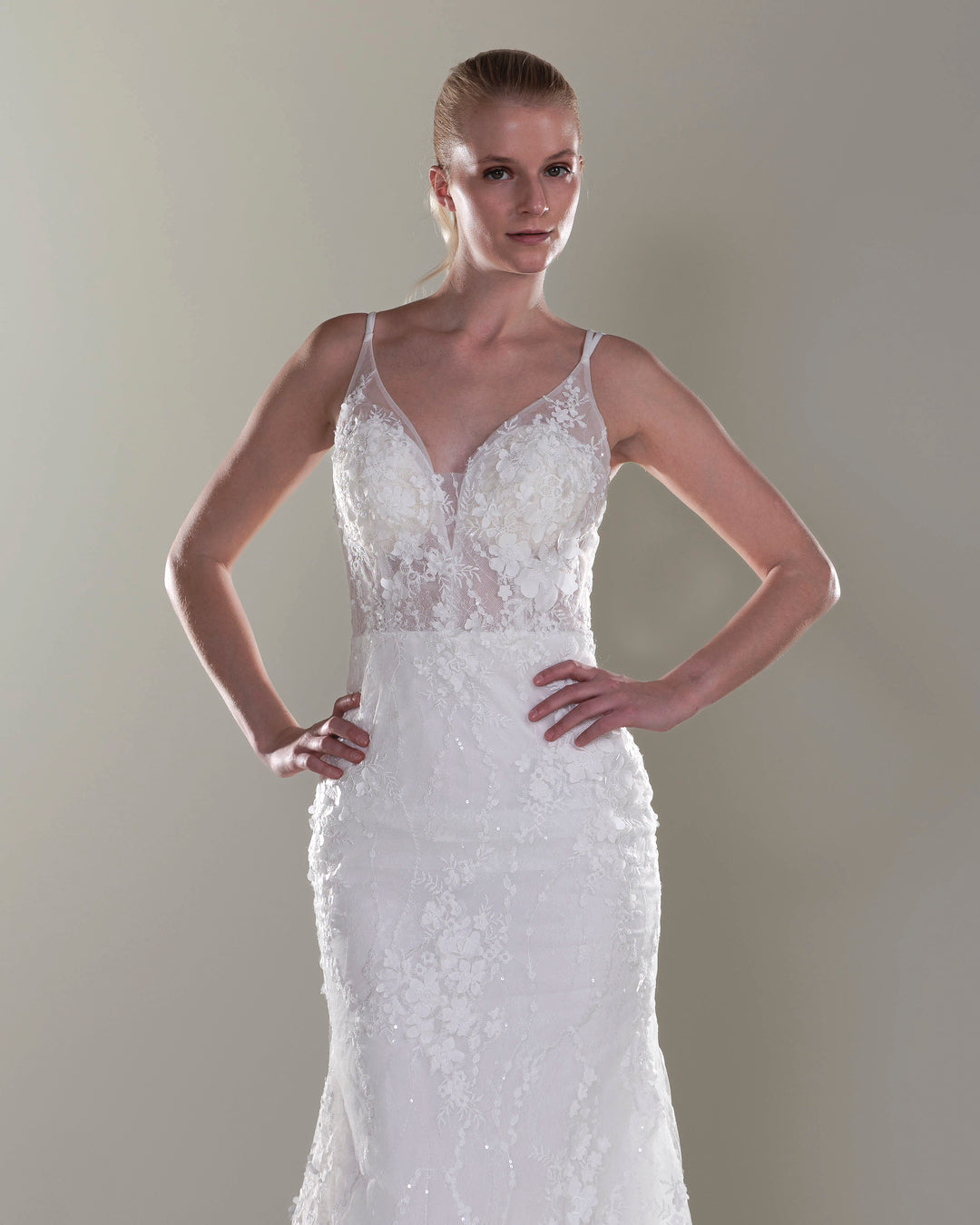 Wedding Gown Fit & Flare Moloty 204