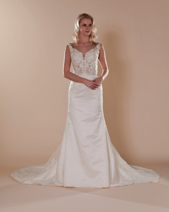 Wedding Gown Fit & Flare Moloty A238