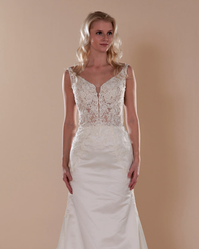 Wedding Gown Fit & Flare Moloty A238