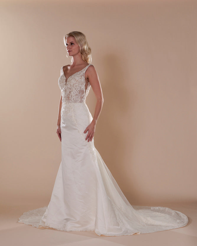 Wedding Gown Fit & Flare Moloty A238