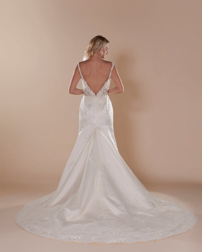 Wedding Gown Fit & Flare Moloty A238