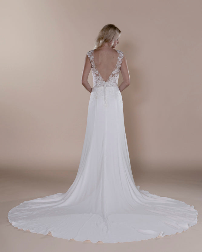 Wedding Gown Fit & Flare Moloty A242