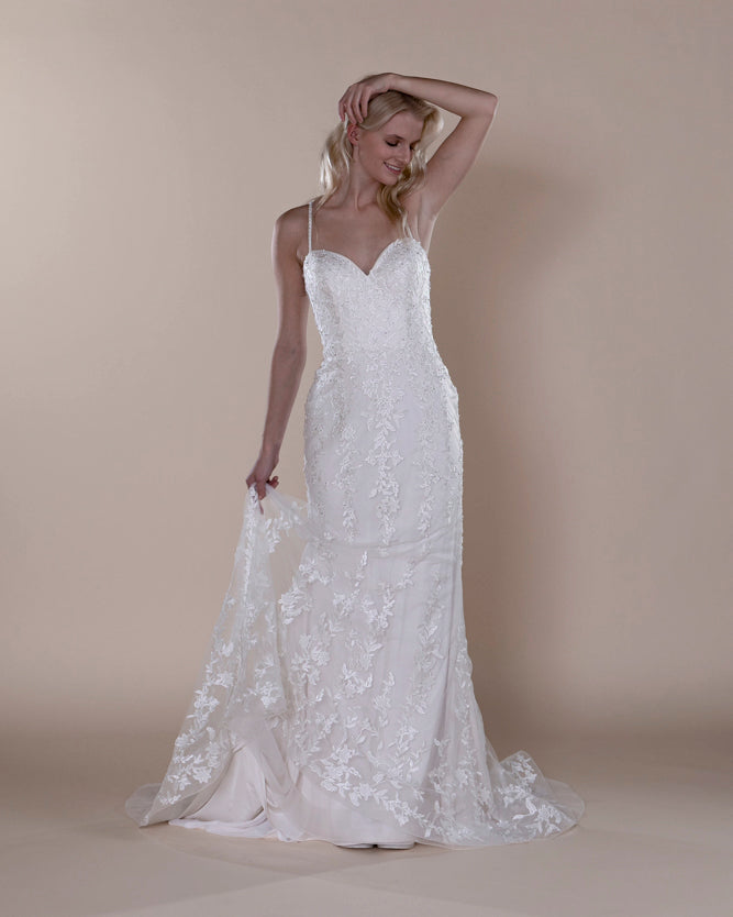Wedding Gown Fit & Flare Moloty A247